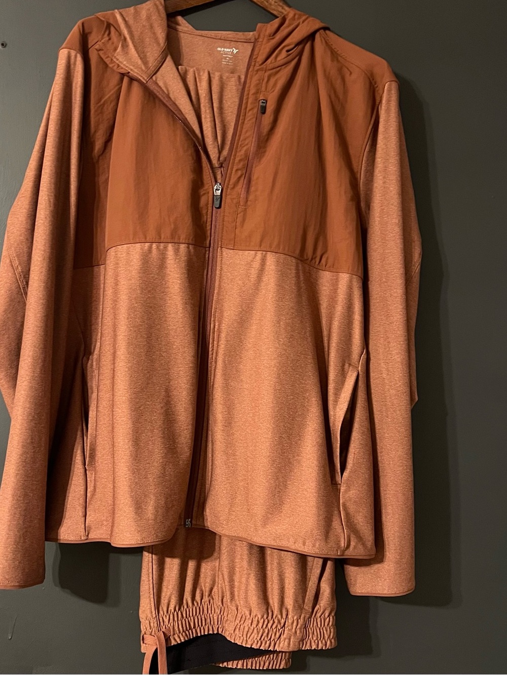 2 pcs Old Navy Men Hooded Zip Jacket & joggers with pockets in Rust